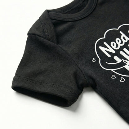 AMA™ "Need a Hug" – Funny Baby Bodysuit